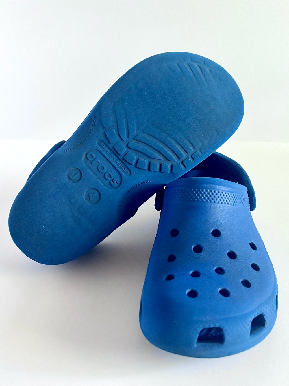 Crocs Classic Clog — Kids/Youth/Big Kids J4 — Blue — GUC - Picture 11 of 12